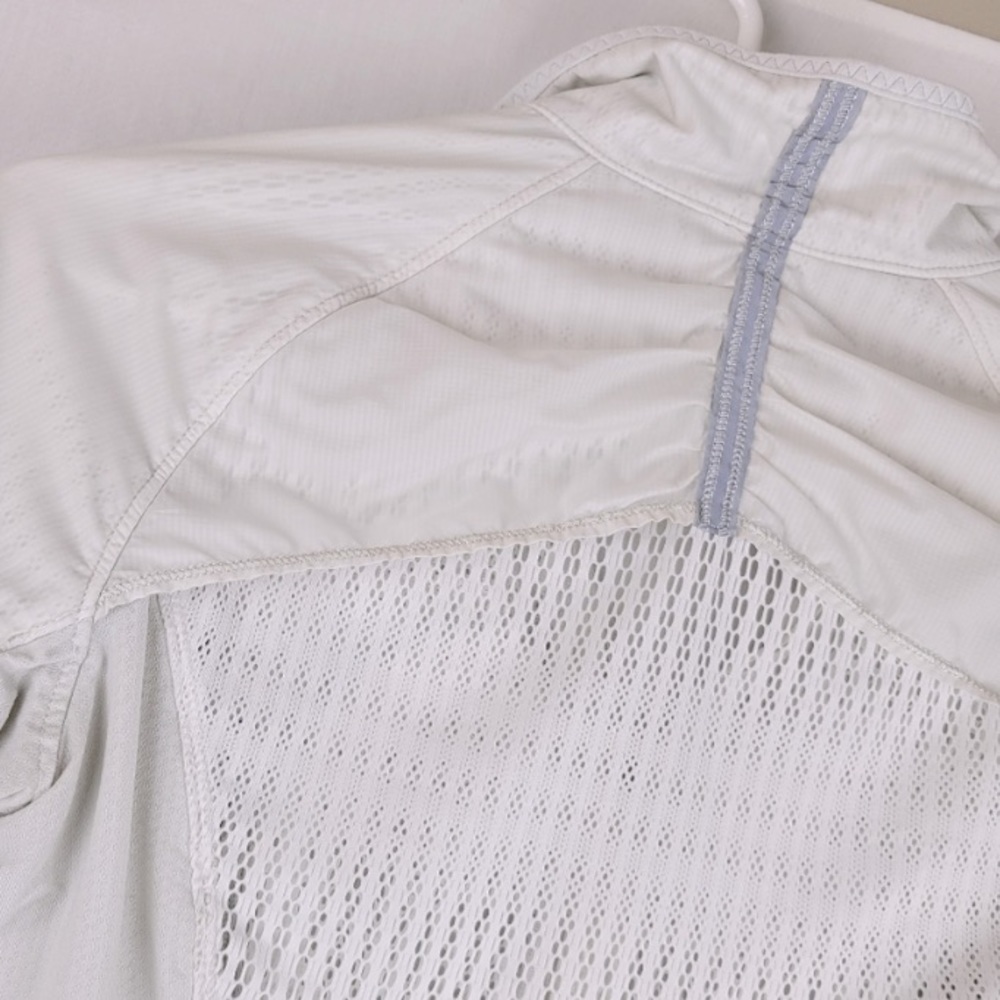 🤍LULULEMON🤍 Run Nada Windbreaker Grayish-white.. Size 6. - Picture 9 of 11